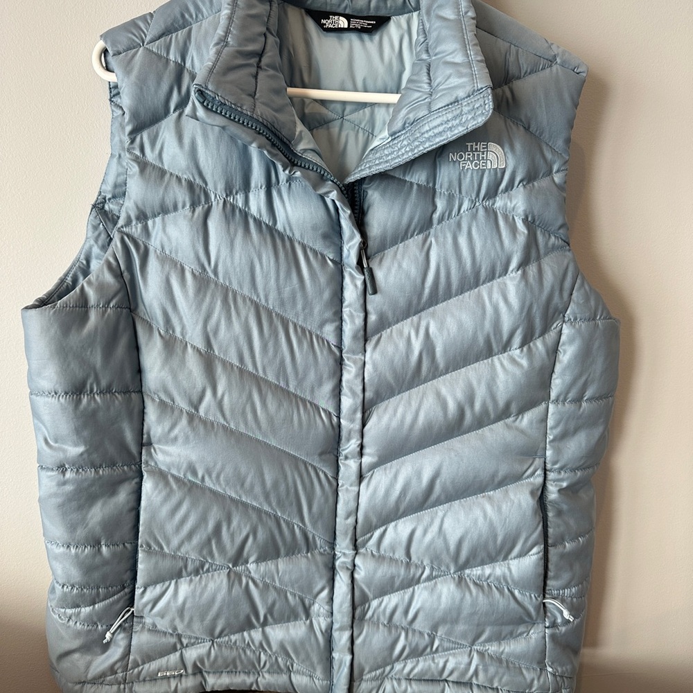 The North Face 550 Gray Puffer Vest with Quilted Design and Stand-Up Collar